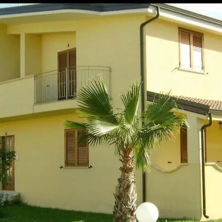 Apartment Caulonia, 2 Bed 1st Floor Close To *