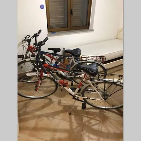 Caulonia, 2 Bed 1st Floor Close To شقة