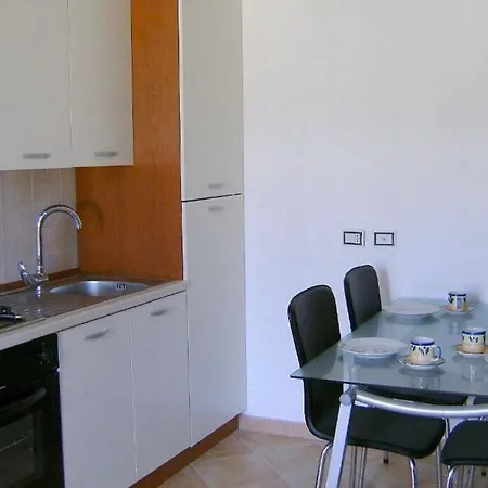 Апартаменты Caulonia, 2 Bed 1st Floor Close To *