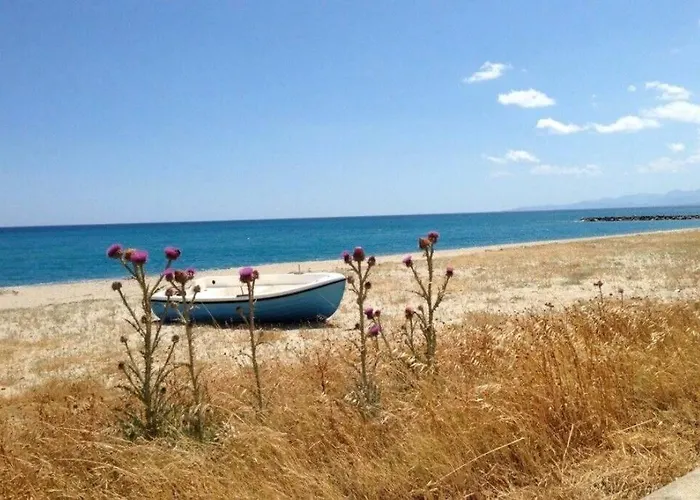 Caulonia, 2 Bed 1st Floor Close To Caulonia Marina